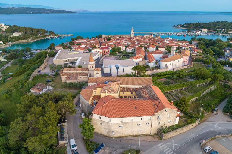 Deluxe New Apartments - Few Steps From The Beach - Luxury Holiday With Style - By Traveler Tourist Agency Krk Krk Town Dış mekan fotoğraf