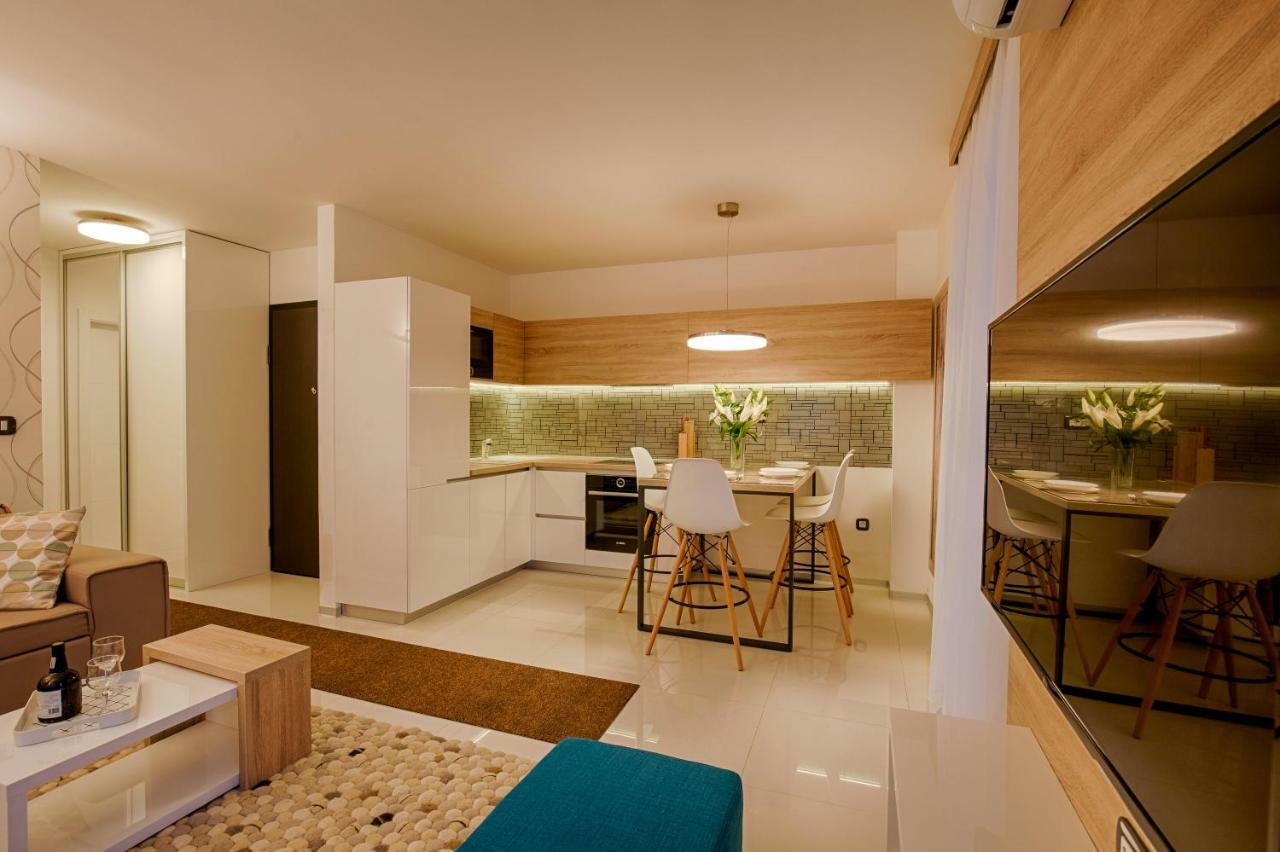 Deluxe New Apartments - Few Steps From The Beach - Luxury Holiday With Style - By Traveler Tourist Agency Krk Krk Town Dış mekan fotoğraf