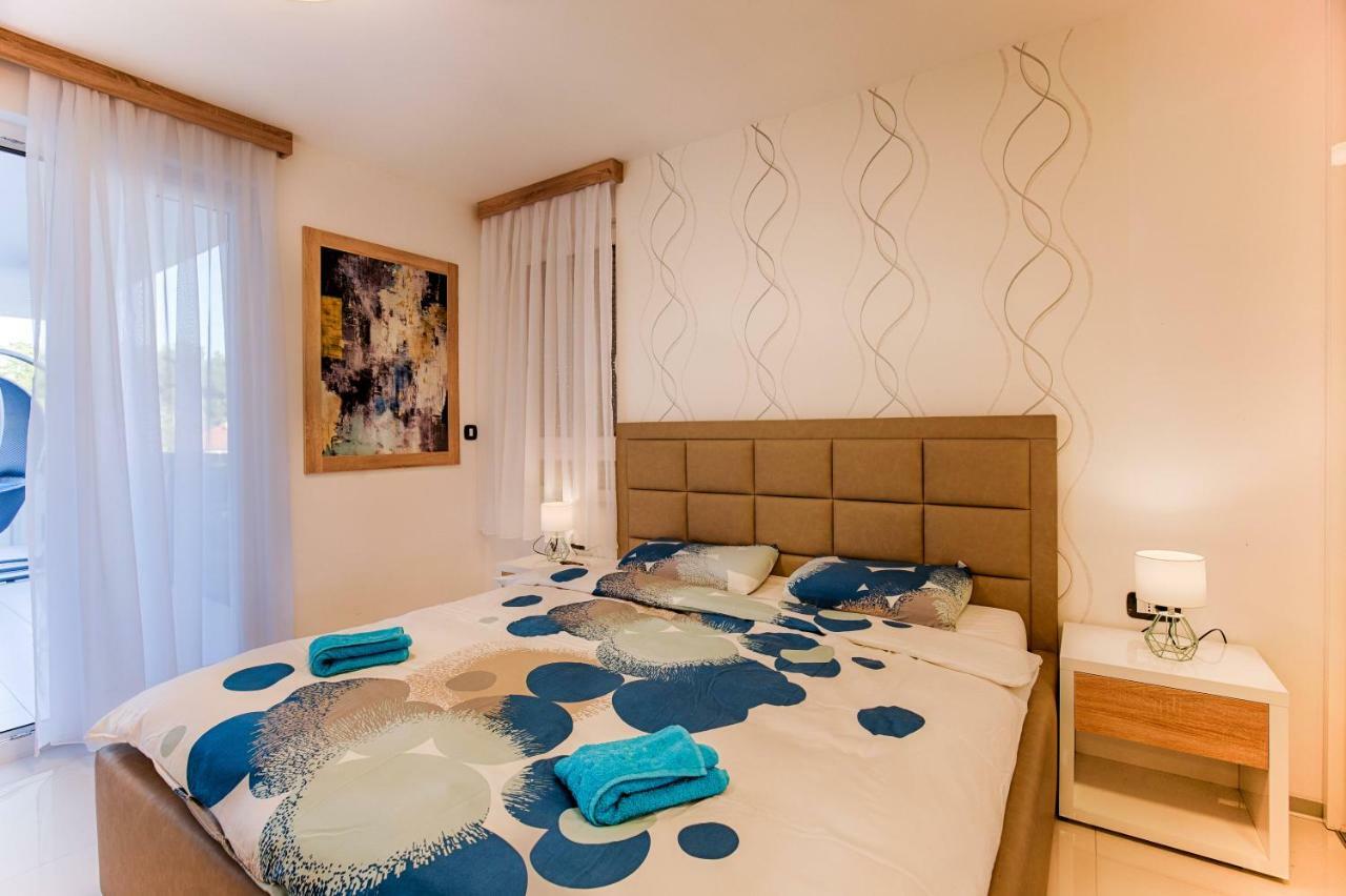 Deluxe New Apartments - Few Steps From The Beach - Luxury Holiday With Style - By Traveler Tourist Agency Krk Krk Town Dış mekan fotoğraf