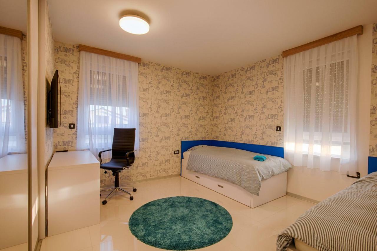 Deluxe New Apartments - Few Steps From The Beach - Luxury Holiday With Style - By Traveler Tourist Agency Krk Krk Town Dış mekan fotoğraf