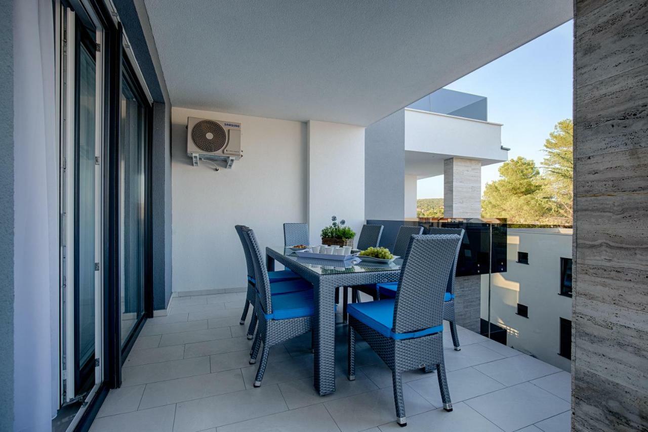 Deluxe New Apartments - Few Steps From The Beach - Luxury Holiday With Style - By Traveler Tourist Agency Krk Krk Town Dış mekan fotoğraf