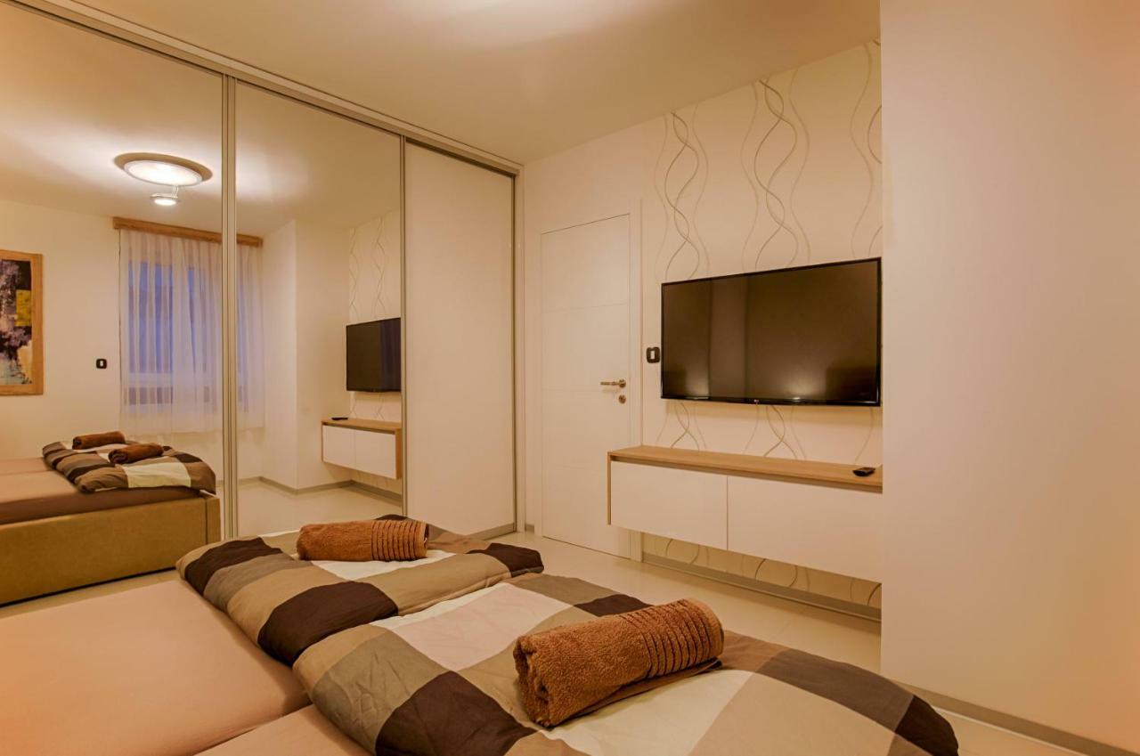 Deluxe New Apartments - Few Steps From The Beach - Luxury Holiday With Style - By Traveler Tourist Agency Krk Krk Town Dış mekan fotoğraf